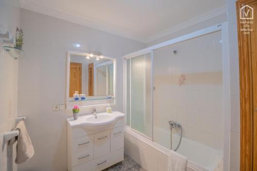 Koupelna v ubytování Casa SES GAVINES Alcudia by Mallorca Villa Selection
