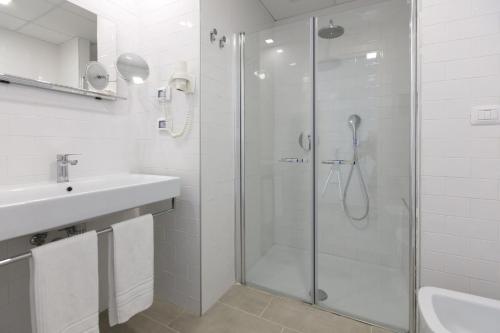 a bathroom with a shower, sink, and toilet at Summit Hotel in Gaeta