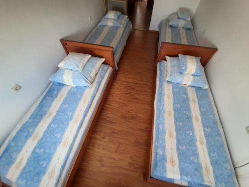 three beds in a room with blue sheets at Centrum Konferencyjne Brancon in Babimost