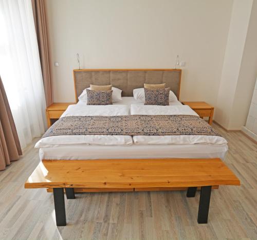 Ένα ή περισσότερα κρεβάτια σε δωμάτιο στο Hotel Karlova Prague - Mostecka 10 st Depandance