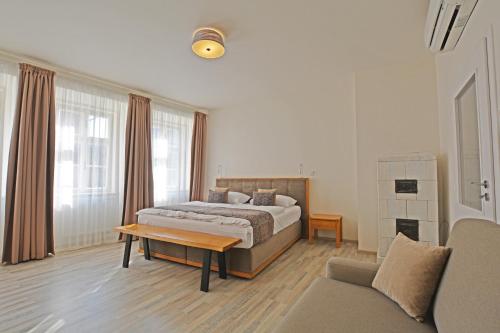 Ένα ή περισσότερα κρεβάτια σε δωμάτιο στο Hotel Karlova Prague - Mostecka 10 st Depandance