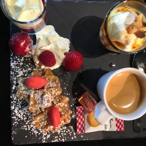 Comida en o cerca de este hotel