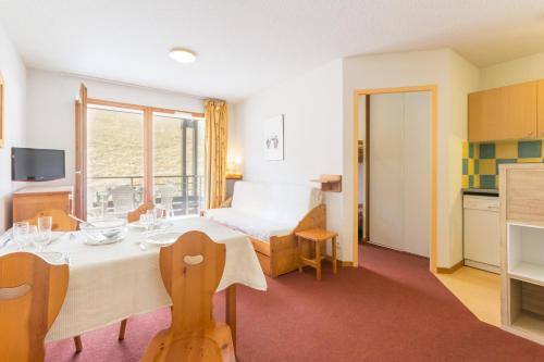 Photo de la galerie de l'établissement travelski home classic - Résidence les Pistes, au Corbier