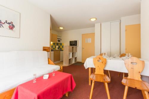 Photo de la galerie de l'établissement travelski home classic - Résidence les Pistes, au Corbier