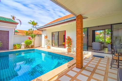 an image of a swimming pool in a villa at VIEW TALAY VILLAs POOL 155, JOMTIEN BEACH, PATTAYA in Jomtien Beach