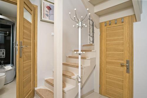 Kúpeľňa v ubytovaní APARTAMENT DWUPOZIOMOWY ZACHÓD SŁOŃCA - Kowary koło Karpacza