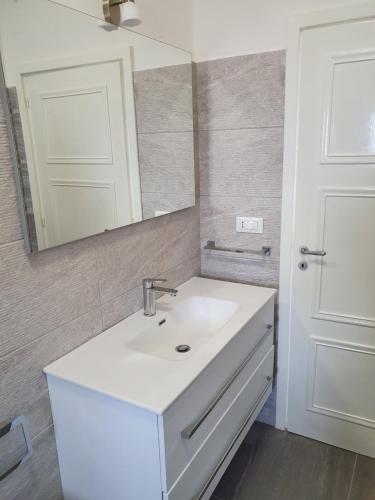 a bathroom with a white sink and a mirror at La villetta vista mare in Bisceglie