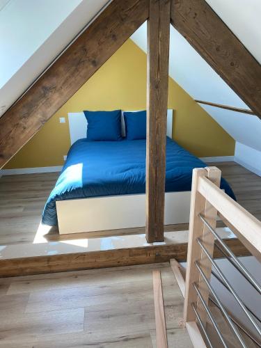 - une chambre mansardée dans l'établissement L’universel, à Wimereux