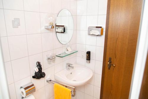 Un baño de Hotel Willmeroth Windeck
