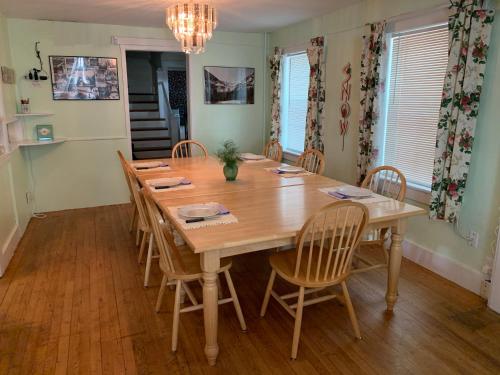 a dining room with a wooden table and chairs at Snowchasers Lodge in Lincoln