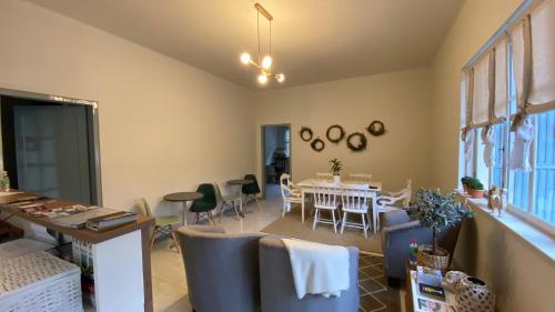 a living room with a table and chairs at Solar 197 Pousada in Timbó