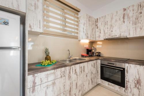 Kuchyň nebo kuchyňský kout v ubytování Gaia Beach House