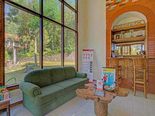 Posezení v ubytování OYO 3208 Villa Inn App Trawas Bintaro Syariah