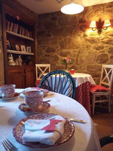 a table with plates of food on top of it at Casa da Posta de Valmaior in Boiro