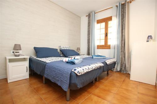 Postel nebo postele na pokoji v ubytování CACTUS's HOUSE, 150 m beach, 1 bdr, 4 guests, wifi, Netflix,