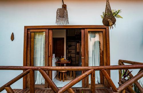 a room with a mirror on the wall at Vila Lua de Taipu - Taipu de Fora in Barra Grande