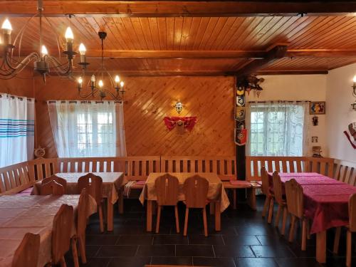 Um restaurante ou outro lugar para comer em Landgasthof Negrean