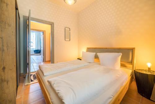 Кровать или кровати в номере Design Apartments -Innenstadt, Bäckerstr 8