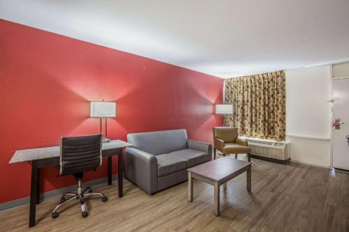 Posezení v ubytování Econo Lodge Thomasville