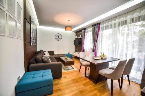 a living room with a table and a couch at Apartmani Buket Zlatibor in Zlatibor