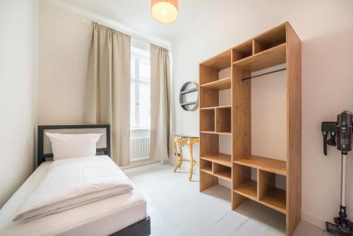 Кровать или кровати в номере Design Apartments -Innenstadt, Bäckerstr 8