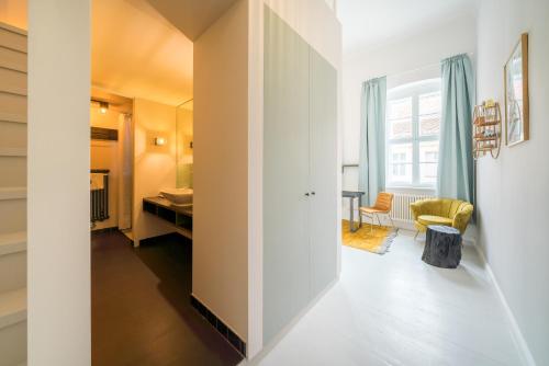 a corridor of a room with a bedroom at Design Apartments -Innenstadt, Bäckerstr 8 in Potsdam