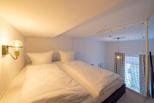 Кровать или кровати в номере Design Apartments -Innenstadt, Bäckerstr 8