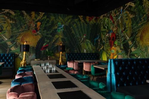 a dining room with a large mural of plants at Best Western Hotel Spinnerei Linz in Linz