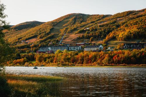 a resort on a hill next to a lake at Ustedalen Hotel Geilo in Geilo