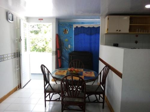 a dining room with a table and chairs in a kitchen at Marysol Lodging in San Andrés