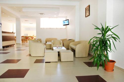 TV a/nebo společenská místnost v ubytování Hotel Alexis