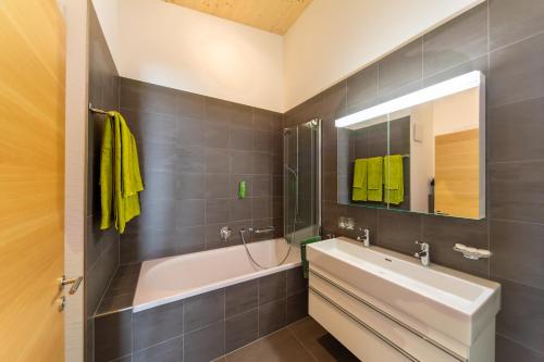 Kylpyhuone majoituspaikassa Haus Edelweiss