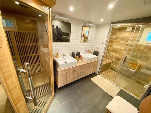 a bathroom with two sinks and a shower at suite phantastica in Les-Pennes-Mirabeau