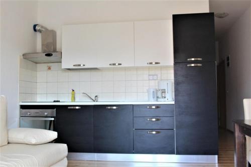 A kitchen or kitchenette at Apartment Jure