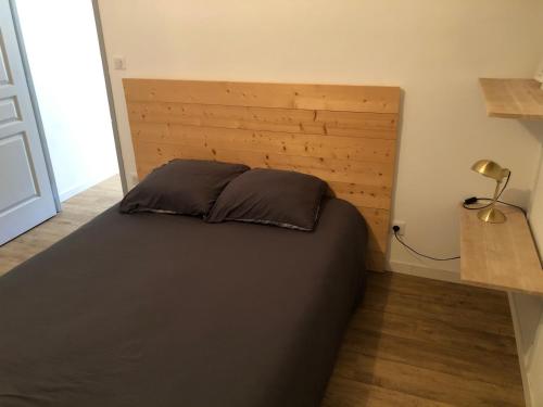 Postel nebo postele na pokoji v ubytování Les berges de l’Isle