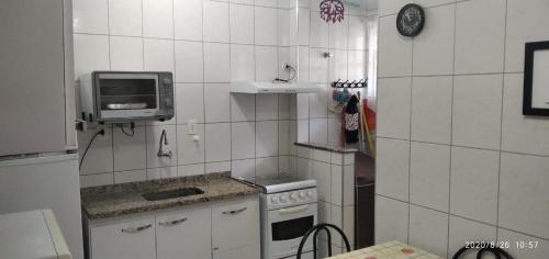 Apto no Bairro do Gonzaga tesisinde mutfak veya mini mutfak