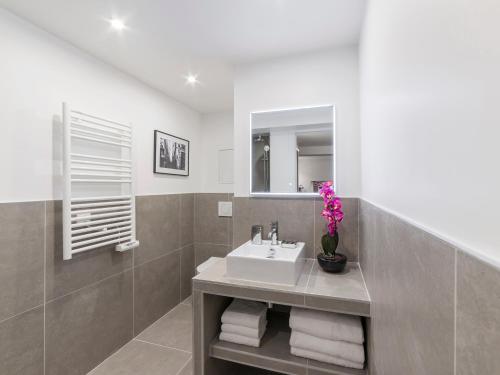 LivinParis - Luxury 3 Bedrooms Arc de Triomphe I