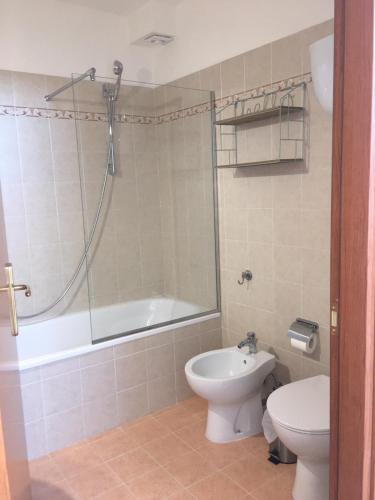 a bathroom with a toilet and a tub and a sink at Residenza La Luce di Assisi in Assisi