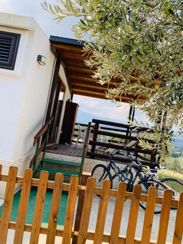 Balkoni atau teres di oasi macerina
