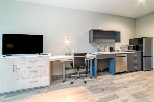 an office with a desk with a computer and a tv at Everglades Adventures Hotel Suites by Ivey House in Everglades City