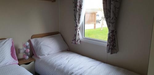 Postel nebo postele na pokoji v ubytování Family Holidays Blackpool