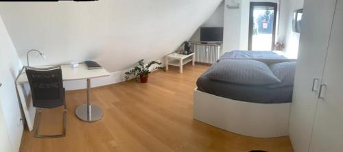 a bedroom with a bed and a desk in it at Ferien Apartment Antonie-Haupt-Straße in Trier