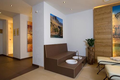 a waiting room with a bench in a room at Apart Garni Schadhof in Ischgl