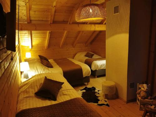 a bedroom with two beds in a room at Nouveau Chalet M.META 12 pers sauna,jacuzzi,billard in Xonrupt-Longemer