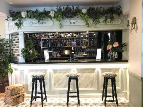 The lounge or bar area at Falcon Hotel 