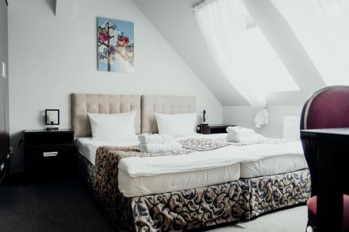 Un ou plusieurs lits dans un hébergement de l'établissement Hotel Pałac Krotoszyce Basen&Spa