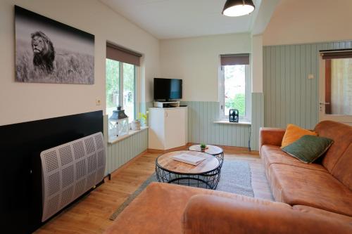 a living room with a couch and a table at de Berkelstee in Eibergen