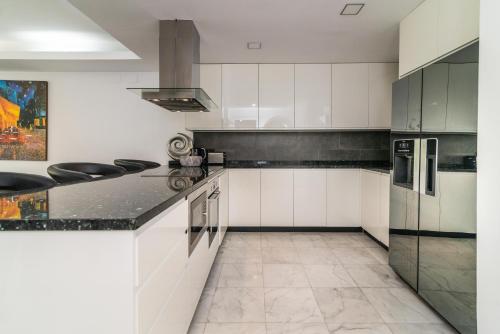 Apartamento Beachside, Luxurious in the heart of Puente ...