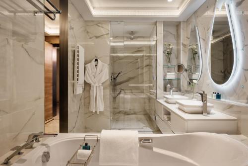 Een badkamer bij Marchica Lagoon Resort