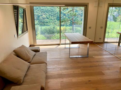 Χώρος καθιστικού στο LA FORESTALE Luxury Ecolodge Piano Terra- Appt